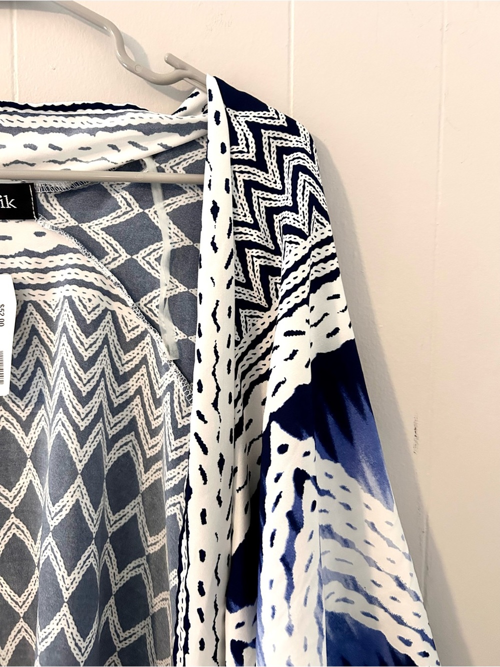 fab'rik Blue and White Geometric Open-Front Kimono - Picture 5 of 10